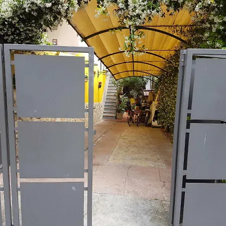 Dora Baltea Monolocale Primo Piano Mansarda Secondo Piano Affittacamere
