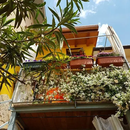 Dora Baltea Monolocale Primo Piano Mansarda Secondo Piano Affittacamere Verona