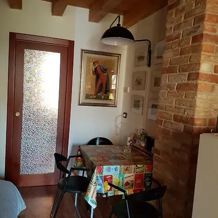 Affittacamere Dora Baltea Monolocale Primo Piano Mansarda Secondo Piano