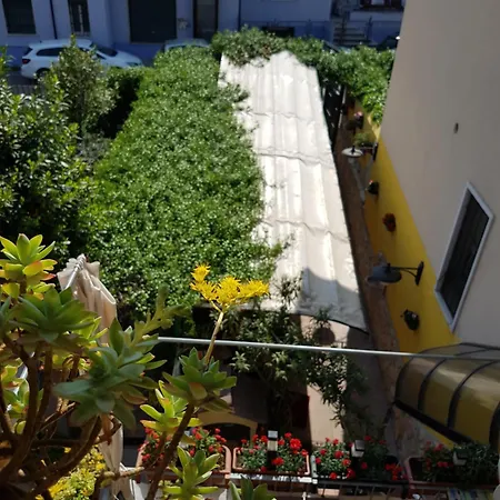 Dora Baltea Monolocale Primo Piano Mansarda Secondo Piano Affittacamere Verona